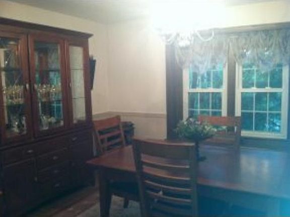 3rd image of 12 King Phillip Dr