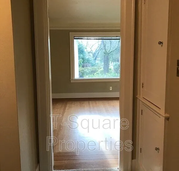9056 Avondale Rd NE — Photo 14