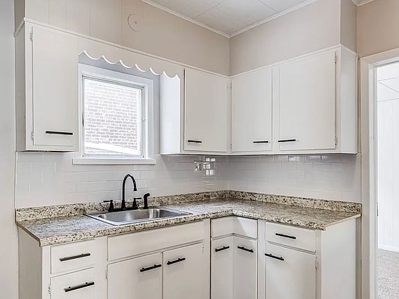 5th image of 4026 E 123rd St