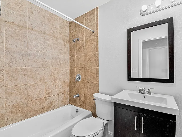 908 Roswell Avenue — Photo 22
