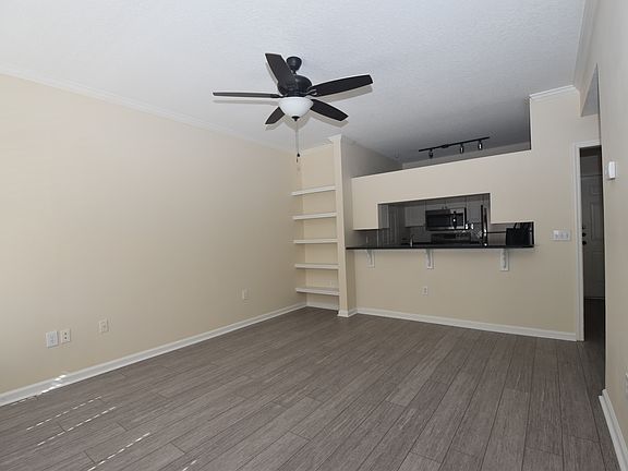3rd image of 800 S Dakota Ave APT 220