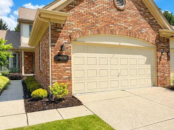 39656 Village Run Dr, Northville, MI 48168