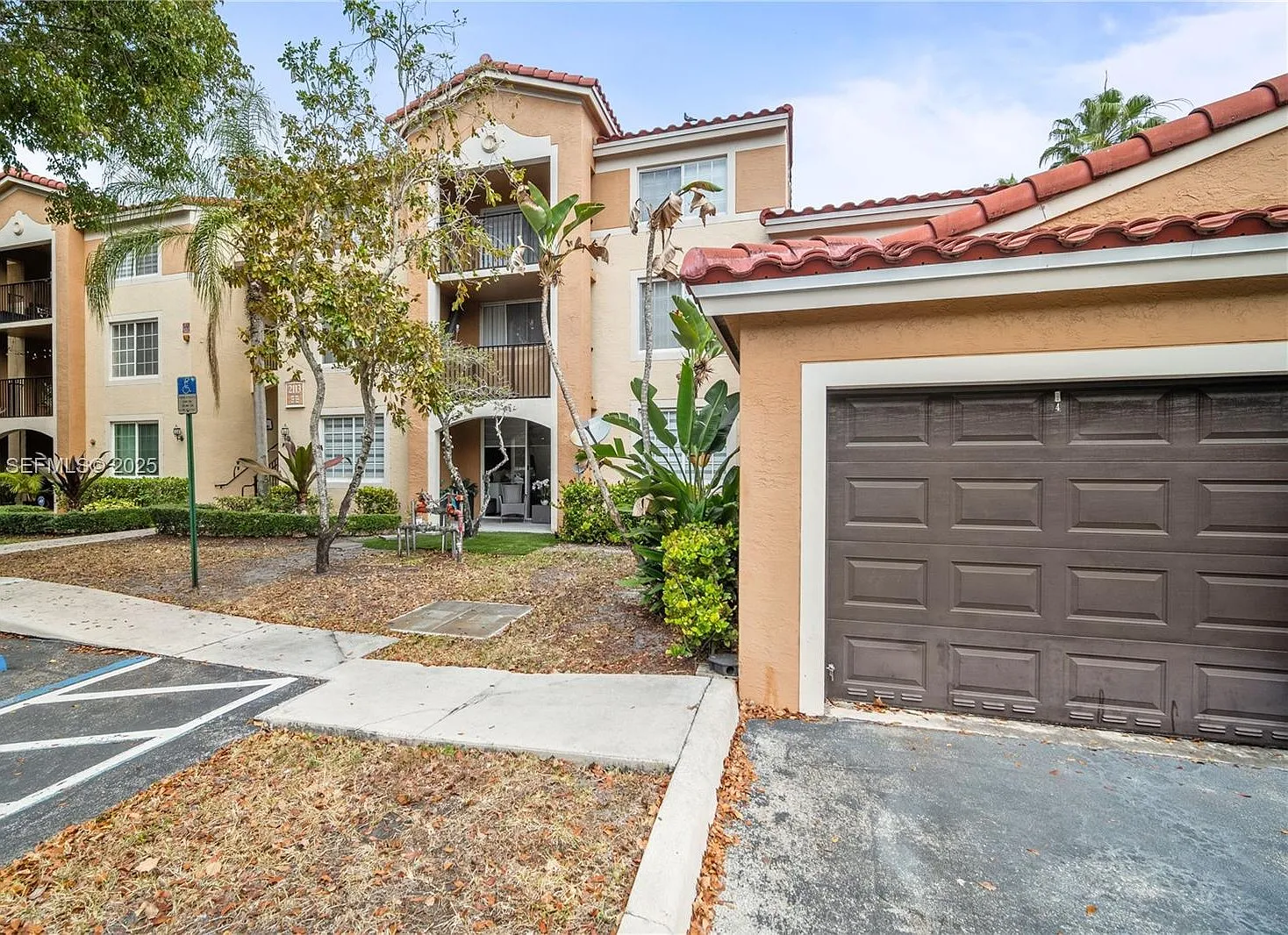 1 bed, 700 sqft, $2,100 — Photo 1