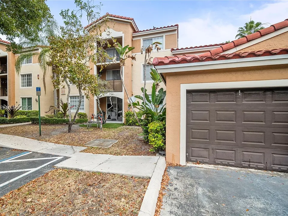 2113 Renaissance Blvd