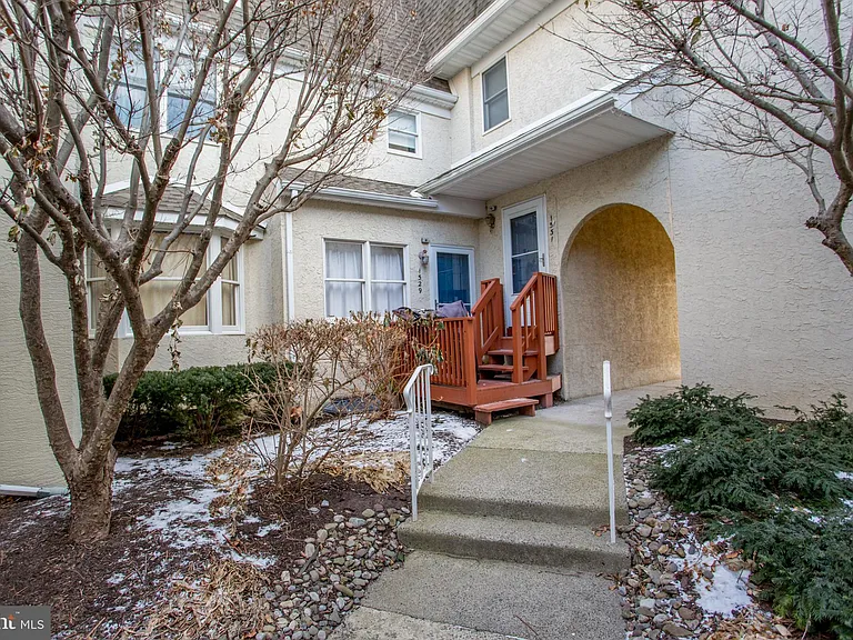 1529 Margaret Ct — Photo 7