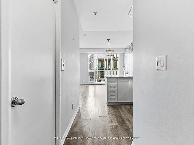 18 Beverley St #706B — Photo 11