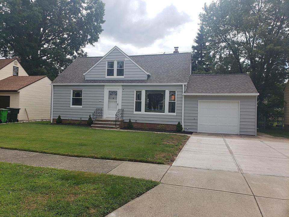 New roof is on. Freshly painted exterior