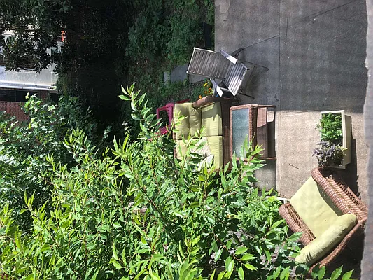 Rented by EXR | media 10