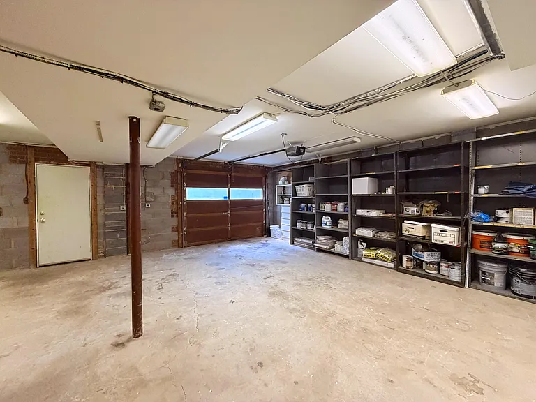 10611 Allenwood Ln — Photo 38
