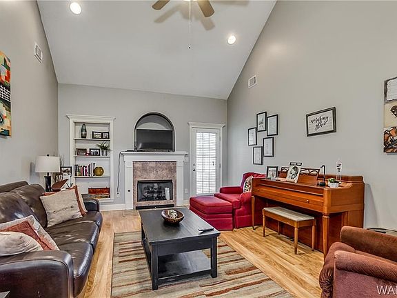 3rd image of 5414 Easton Ln