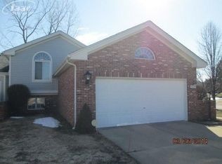 6379 Squire Lake Dr, Flushing, MI 48433