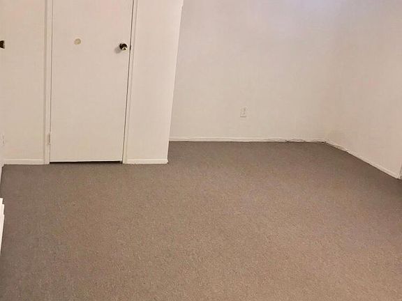 dinning area off kitchen