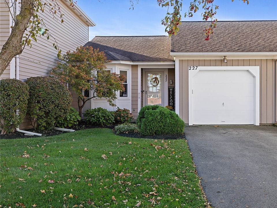 1st image of 227 Deerhurst Ln