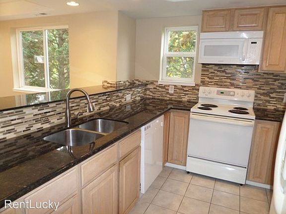 5th image of 3836 W Lake Sammamish Pkwy NE APT 201