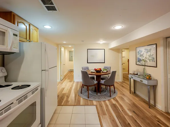 1234 E St NE, Washington, DC 20002