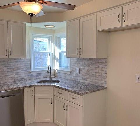 5th image of 304 Woodmere Dr