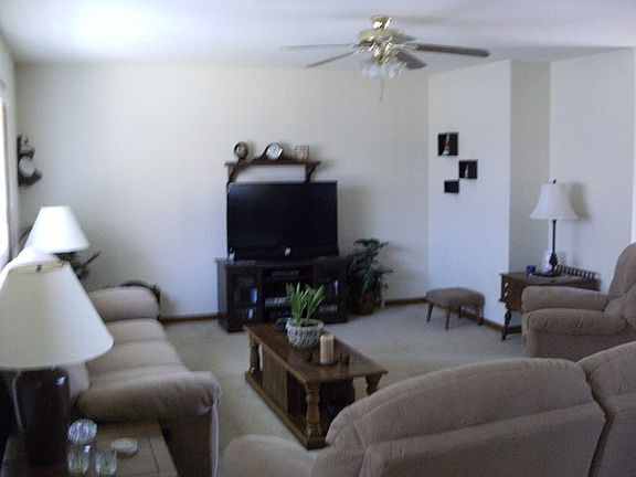 2nd image of 135 N Hamilton Dr