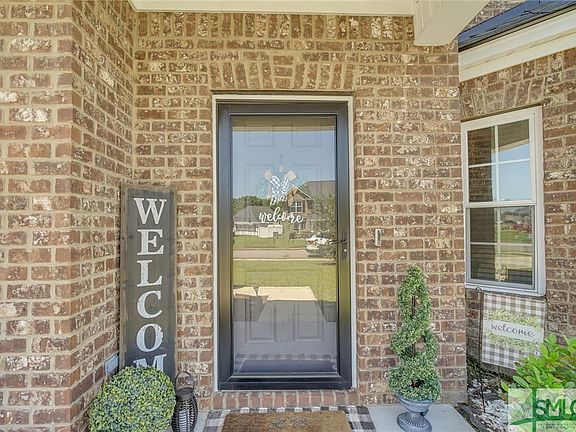 4th image of 746 English Oak Drive