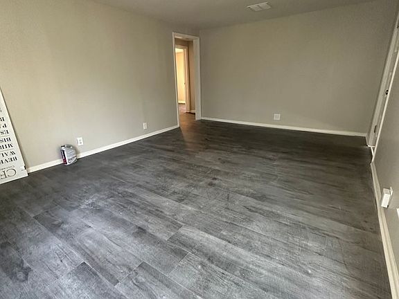 2nd image of 526 Graf Ave