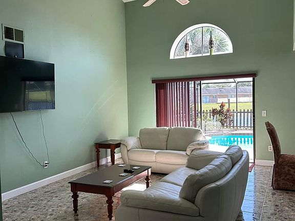 4th image of 104 Sandalwood Dr