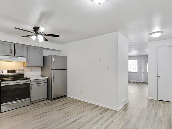 2nd image of 208 E Longs Peak Ave APT B