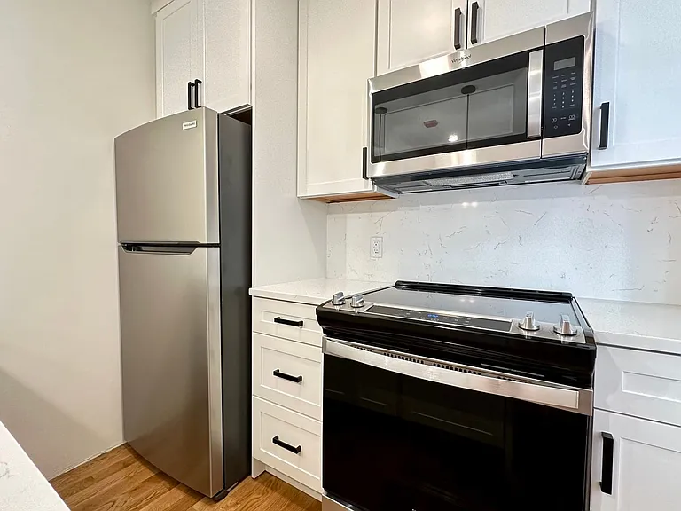 60 N Margin St #4F — Photo 4