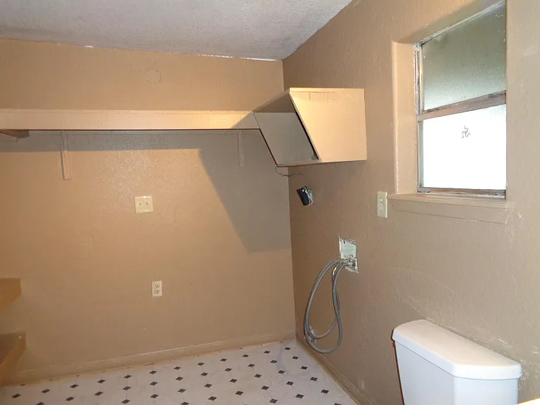 310 Avenue A — Photo 10