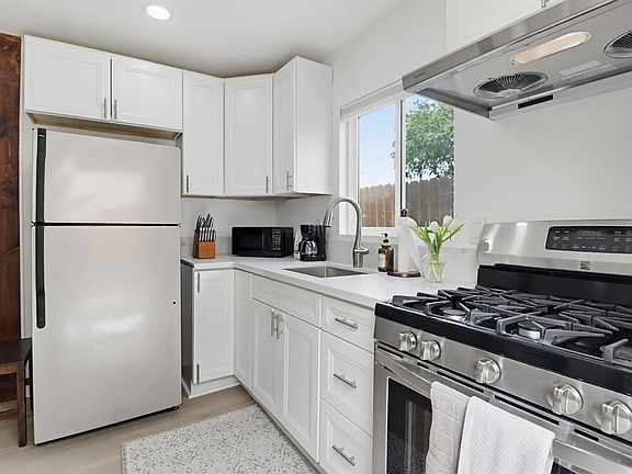 4th image of 3281 New Jersey Ave
