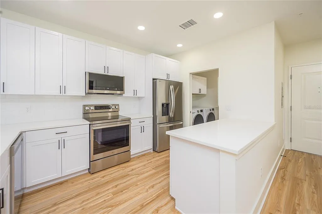 2 bed, 2.0 bath, 1162 sqft, $2,100 — Photo 4