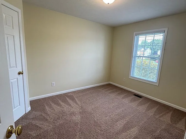 3046 Crystal Spring Ln — Photo 13
