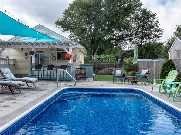 1121 Churchill St, New Bedford, MA 02745