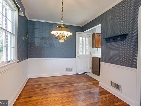 5th image of 421 Oak Ct