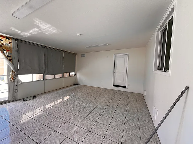5921 Rowland Ave — Photo 17