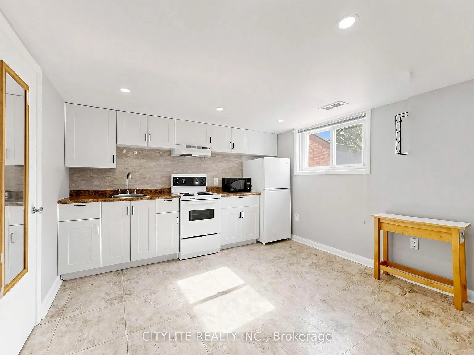 2 bed, $1,600 — Photo 3