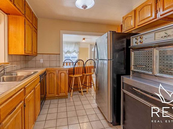 2nd image of 1244 Bleistein Ave