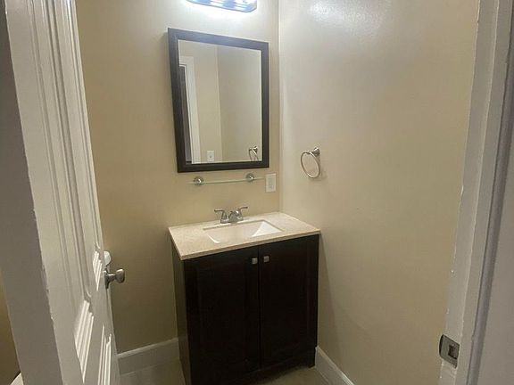 5th image of 465 S 6th St #2927717