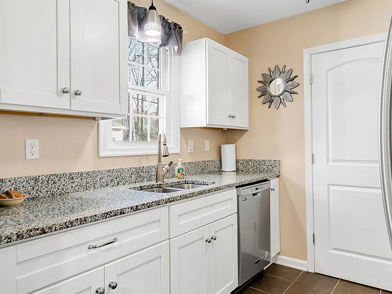 2857 Iverson Rd — Photo 9