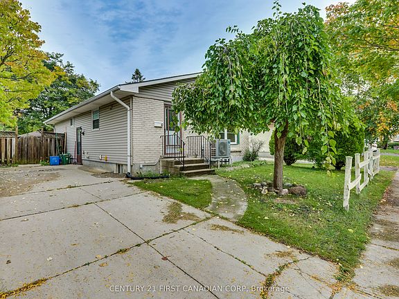 3rd image of 63 Renny Cres