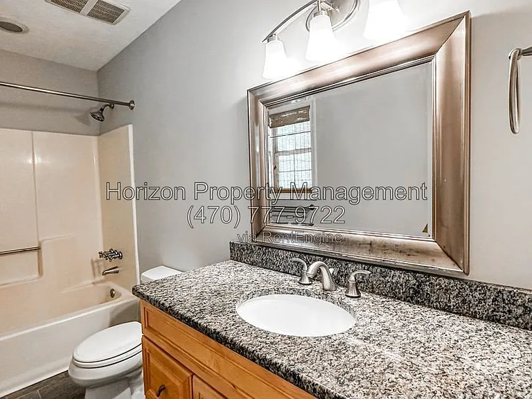 4925 Farmstead Ct NE — Photo 18