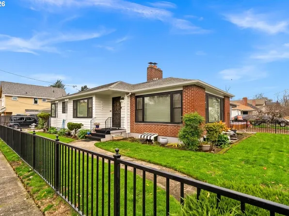 1805 NE Saratoga St, Portland, OR 97211