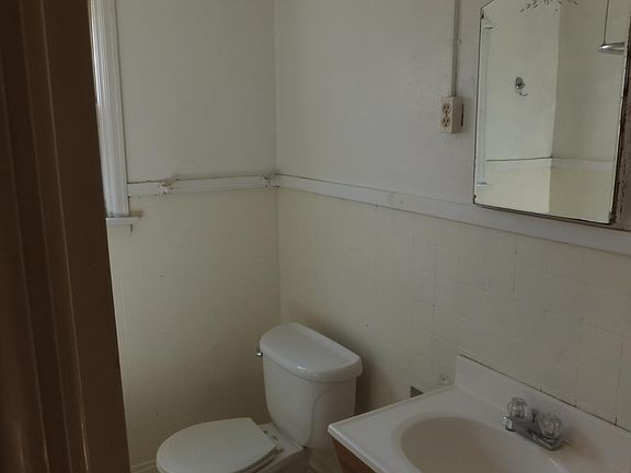 3rd image of 430 Elias Ave