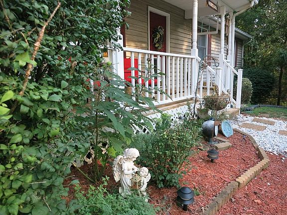 4th image of 2454 Spruce Ave