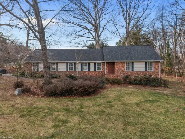 404 Hassellwood Dr, Jamestown, NC 27282