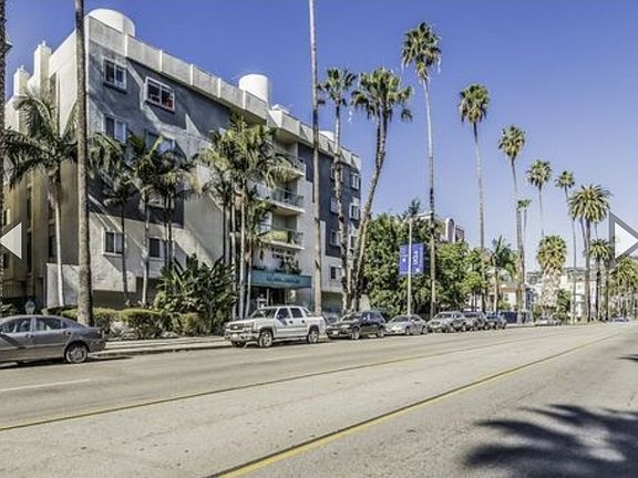 3rd image of 125.5 N Doheny Dr #306