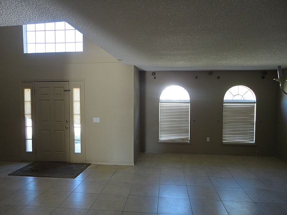 4th image of 553 Peace Dr