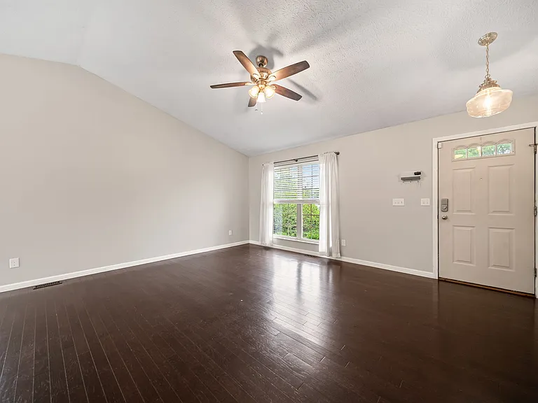 1300 Faunsdale Dr — Photo 5