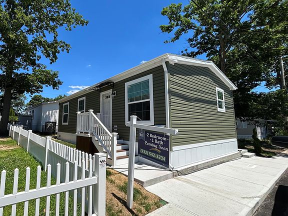Exterior Image-3-Redman 322 Woodlawn Village