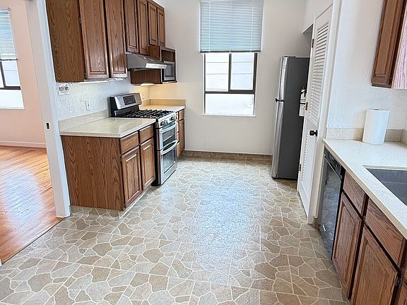 4th image of 1453 Pacific Ave