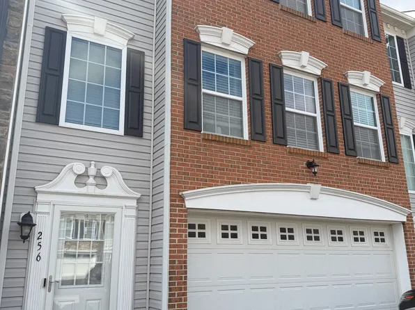 256 Grace Manor Dr, Coraopolis, PA 15108