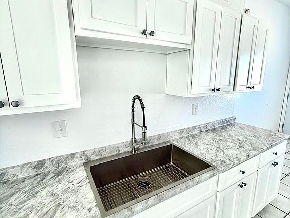 5th image of 10725 Obsidian St